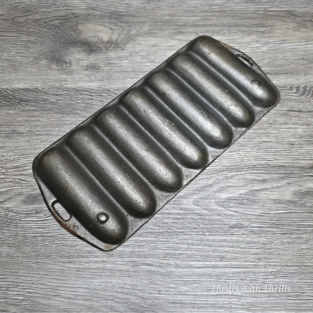 Vintage Cast Iron Cornbread Pan - 7 Ear Corn Stick‎ Pan - 12